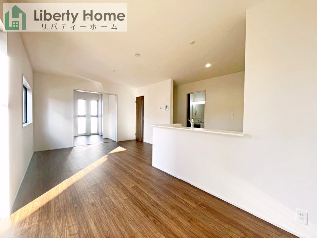 那珂市菅谷16期　新築戸建　1号棟の前面道路含む現地写真