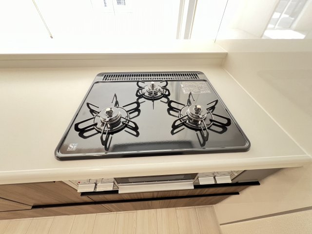 大和高田市西坊城全5棟のキッチン|3口ガスコンロ