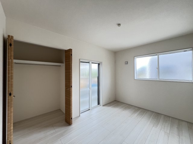 大和高田市西坊城全5棟の洋室|洋室６帖　クローゼット付き