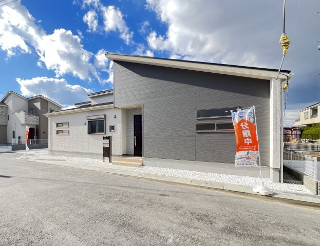 大和高田市西坊城全5棟の外観