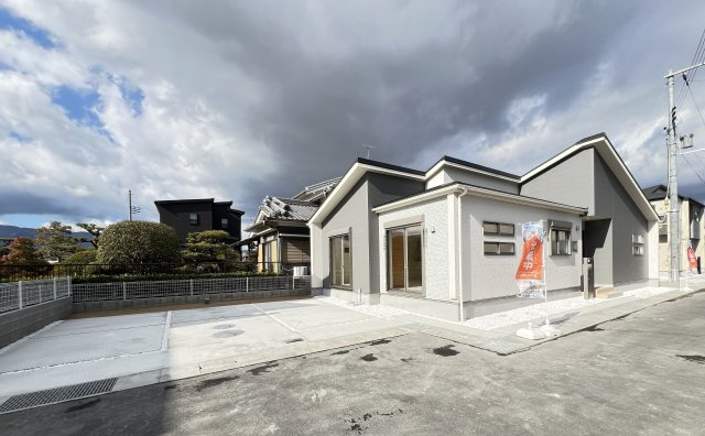 大和高田市西坊城全5棟の外観