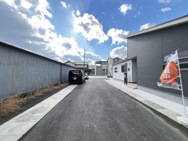 大和高田市西坊城全5棟の前面道路含む現地写真