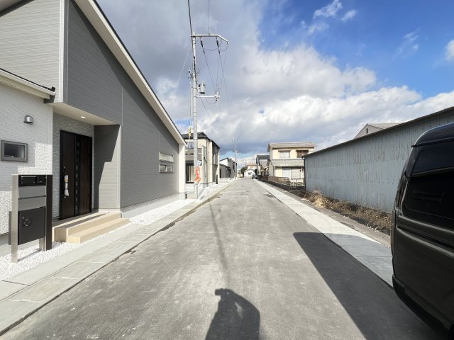 大和高田市西坊城全5棟の前面道路含む現地写真