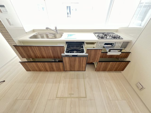 大和高田市西坊城全5棟のキッチン|引き出し収納が使いやすいシステムキッチン