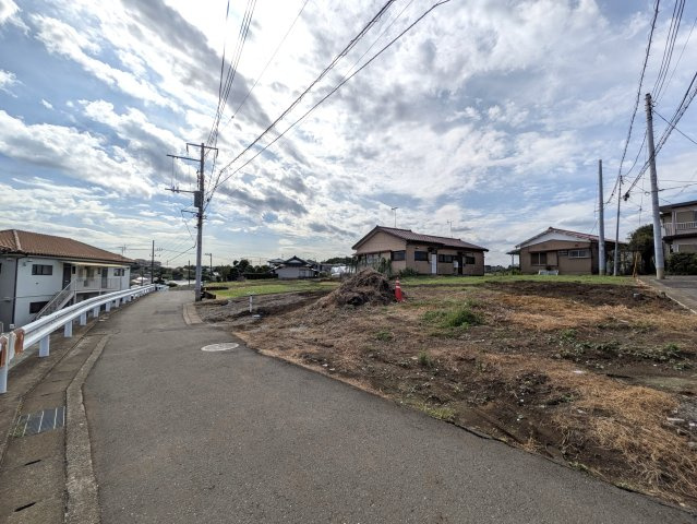 駅から歩ける駐車場２台の４LDK！？【保土ケ谷区仏向町】新築戸建ての前面道路含む現地写真