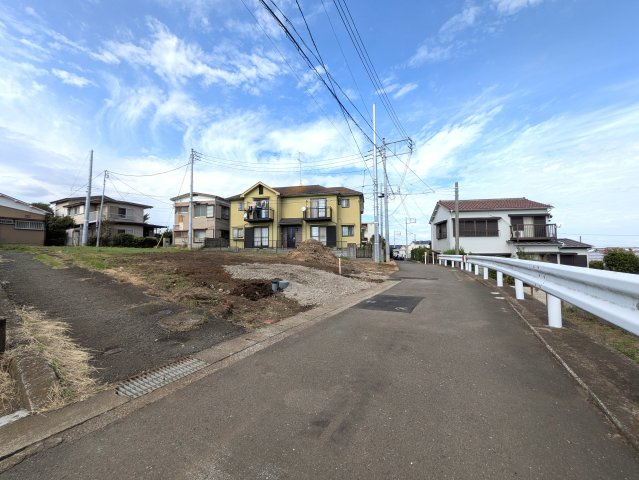 駅から歩ける駐車場２台の４LDK！？【保土ケ谷区仏向町】新築戸建ての前面道路含む現地写真