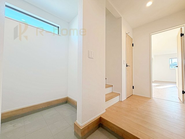 龍ケ崎市白羽4丁目第1期　新築戸建て　1号棟の玄関|大容量のシューズインクローゼット！ベビーカーやアウトドアグッズもスッキリ収納♪