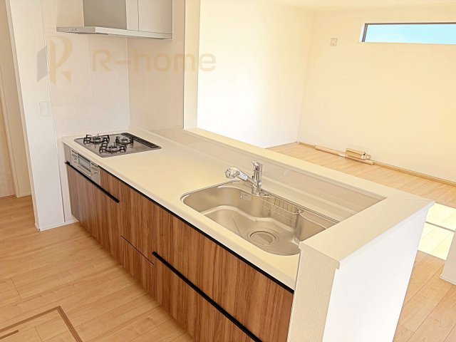 龍ケ崎市白羽4丁目第1期　新築戸建て　1号棟のキッチン|料理をしながら家族とコミュニケーションが取れる対面式システムキッチン。