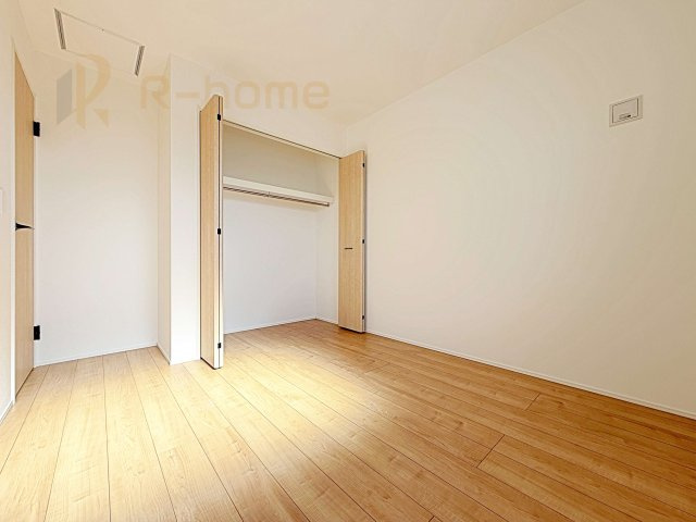 龍ケ崎市白羽4丁目第1期　新築戸建て　1号棟の洋室|どんな部屋家具も合わせやすいシンプルな洋室！
たっぷりの日差しと心地よい風が舞い込む住まい♪