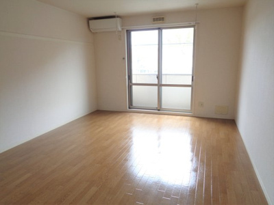 【バルコニー】 | ウェルヴィラ東福山　A | 東向き