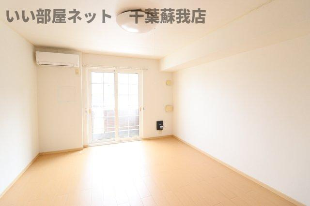 レモンハウスの寝室|落ち着いて過ごせるお部屋なので、寝室にいかがでしょうか