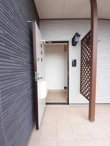 リブリオポラ　Ｄの玄関