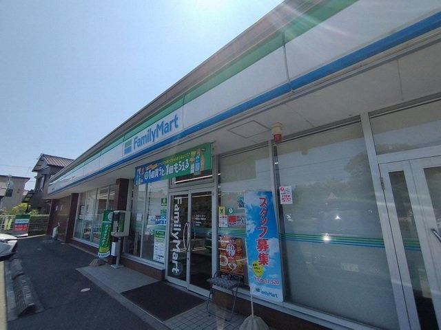 リブリオポラ　Ｂの周辺|ファミリーマートまで300m