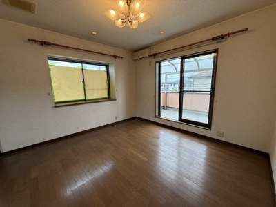 【洋室】 | 駅南町6丁目貸家 | 2階洋室南