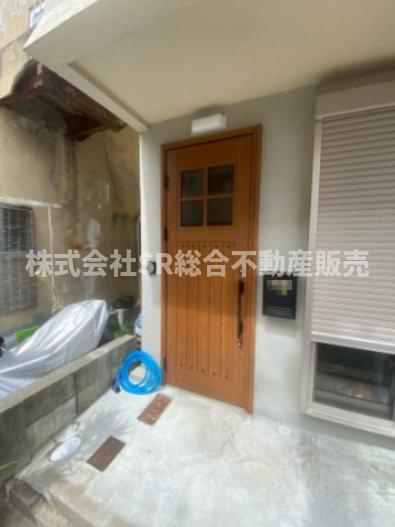 寺前町1丁目　中古戸建の玄関|玄関扉もオシャレに変更されております。