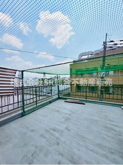 寺前町1丁目　中古戸建のバルコニー|屋上ルーフトップバルコニー付き、プレハブ小屋も御座いますので、あらゆる用途にお応えできます。