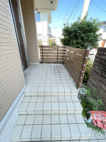 中古戸建・中古住宅　太田市東長岡町　軽量鉄骨造　4LDK　北の杜学園の玄関