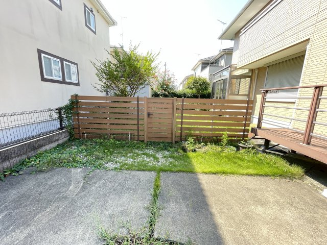 中古戸建・中古住宅　太田市東長岡町　軽量鉄骨造　4LDK　北の杜学園の駐車場