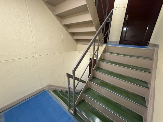 眞鍋マンションのエントランス