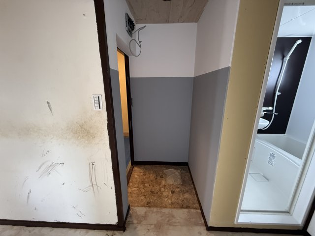 眞鍋マンションの玄関