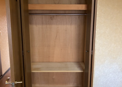 【収納】 | バルール町田 | デザイン性を重視しすぎて収納が少なかった！なんてことにならないため、事前に現地で収納の数を確認しておくことをお勧めします。クローゼット以外にも床下収納や屋根裏収納、パントリーなどもチェックしましょう。