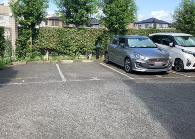 【駐車場】 | バルール町田 | 車一台あたりに必要なスペースは、標準サイズの普通自動車で横幅2m50cm、長さ5mは必要になります。ただし、乗降のことも考慮して横幅3m30cm、長さ5m50cmほどは確保できるところを選びましょう。