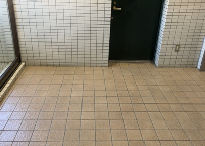 【ロビー】 | バルール町田 | ラウンジは、マンションの共用スペースに椅子やテーブルなどを配置した利用者が寛げる空間です。屋内型ラウンジと屋外型ラウンジがあります。共用部分の管理状況と合わせて、詳細については現地でご確認ください。