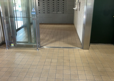 【ロビー】 | バルール町田 | ロビーというと、エントランスと何がちがうの？と思いますよね。実はロビーとエントランスには明確な決まりはありません。物件によっては、エントランスを入って広がるある程度の広さのある空間がロビーとなります。