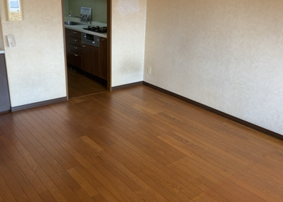 【居間・リビング】 | バルール町田 | 直線タイプはLとDKを一直線に並べた形で対面キッチンのタイプです。一般的なのでよく見かけるかもしれません。直線タイプに似た直接アイランドタイプは、キッチンとダイニングの間に壁がない分広く感じられます。