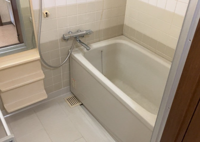 【浴室】 | バルール町田 | 入浴時の快適さも大事なことですが、綺麗な状態を維持できなければ気持ちよく入浴できません。毎日の掃除が楽という点は大事なポイントになります！カビが生えにくく掃除がしやすい、壁や浴槽を選ぶといいでしょう。
