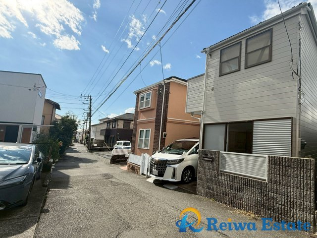 中古戸建　茅ヶ崎市出口町の前面道路含む現地写真