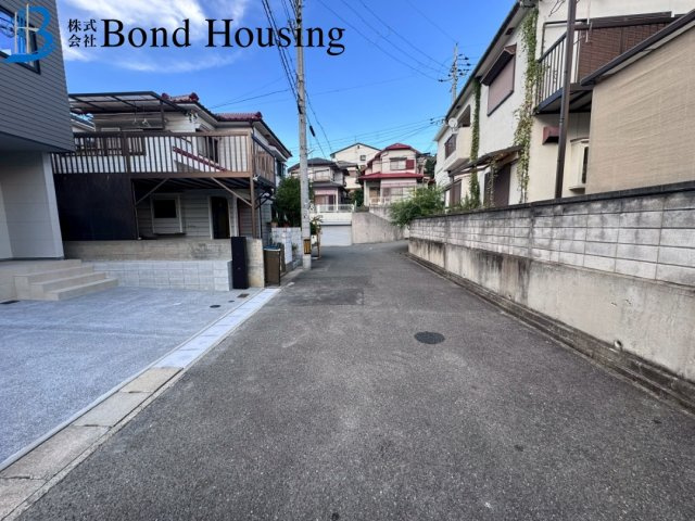 太陽光　エネファーム付　耐震等級3　西区池上1丁目　新築戸建の前面道路含む現地写真
