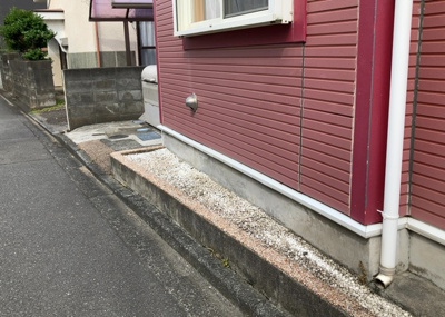 【中庭】 | セレーノプリモⅠ | 中庭（パティオ）とは、一つの建築物の内部に設けられた、壁などで囲われている庭のことを指します。コの字型、ロの字型が主流ですが、L字型の中庭もあります。最近では、インテリア性の高さからも人気があります。