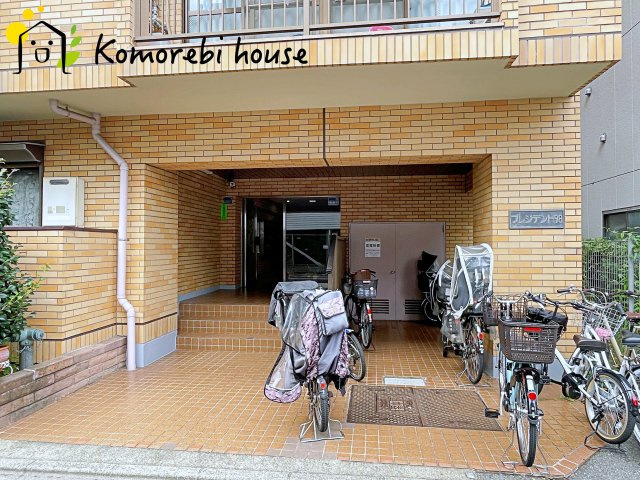 プレジデント98のエントランス|9/18　撮影済み