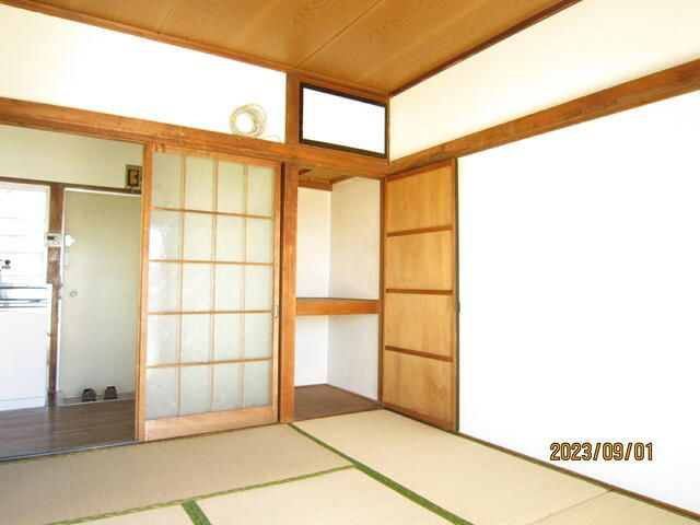 横浜市鶴見区北寺尾５丁目のアパートの居間・リビング