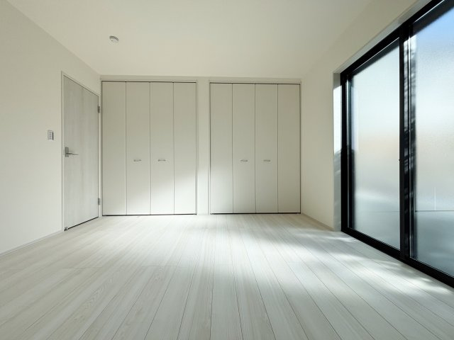 練馬区春日町5丁目 全3棟 1号棟の間取り|建物面積94.76㎡　2階建て3LDK+カーペース　車庫部分1.21㎡含む
リビング+水回りを配した生活しやすい間取りです