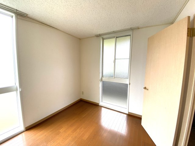 ウイニングイーストの洋室