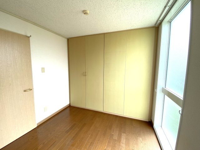 ウイニングイーストの洋室