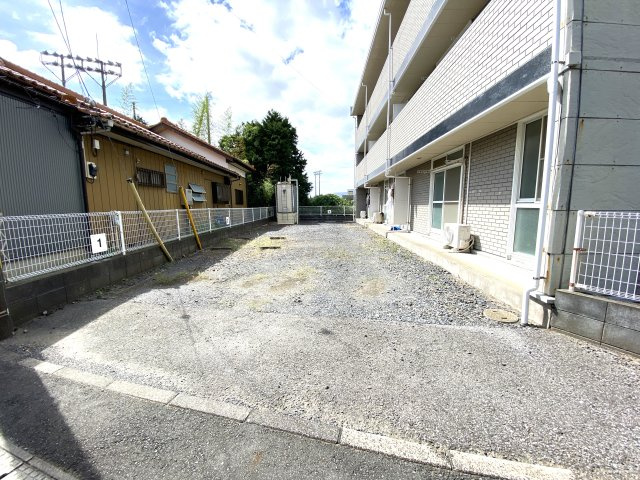 ウイニングイーストの駐車場