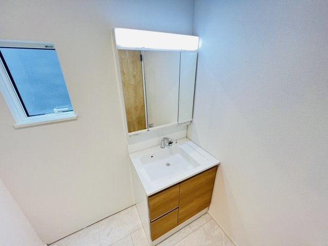 安城市里町石橋24番23『仲介手数料無料』新築戸建ての独立洗面台