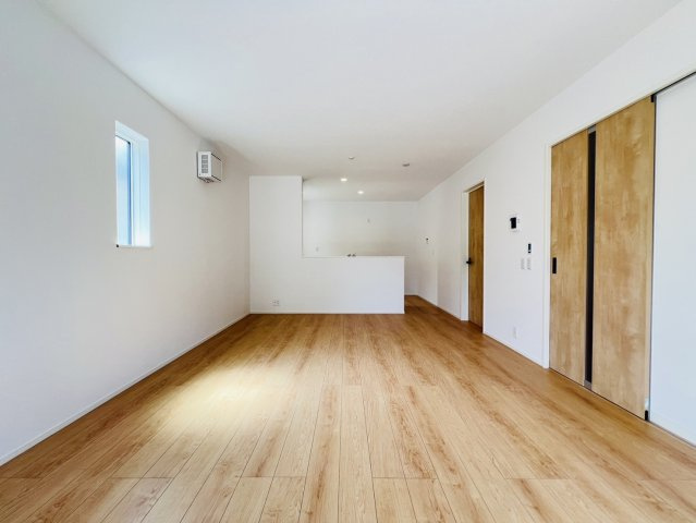 安城市里町石橋24番23『仲介手数料無料』新築戸建ての居間・リビング