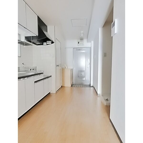 丸和マンションの玄関