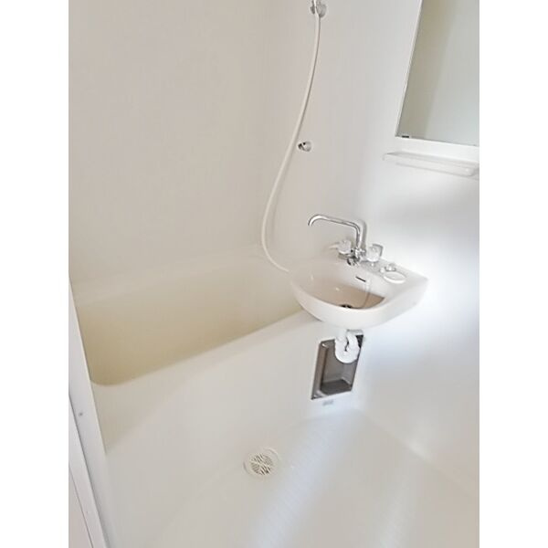 丸和マンションの浴室