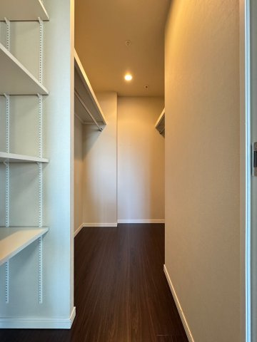 【収納】 | 【収納】約6.5帖の洋室にあるウォークインクローゼット☆お部屋を広くお使いいただけます！