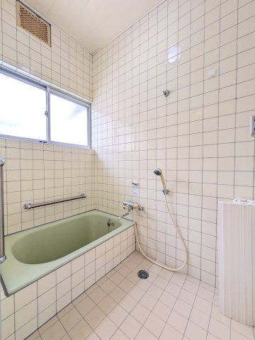 山西中古住宅の浴室|日々の疲れを癒すお風呂付です