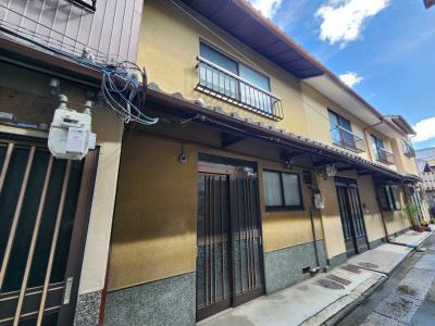 姉大宮町東側テラスハウスの外観