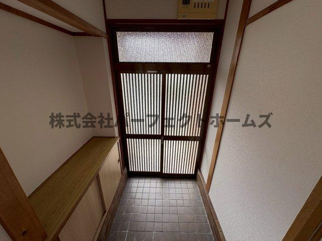 池之宮2丁目戸建　賃貸の玄関|収納もある玄関です