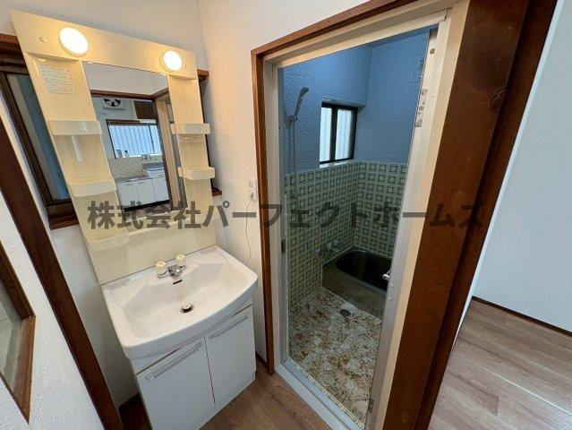 池之宮2丁目戸建　賃貸の洗面所|ゆったりとスペースのある洗面所