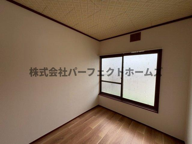 池之宮2丁目戸建　賃貸の洋室|落ち着いた色調の洋室です