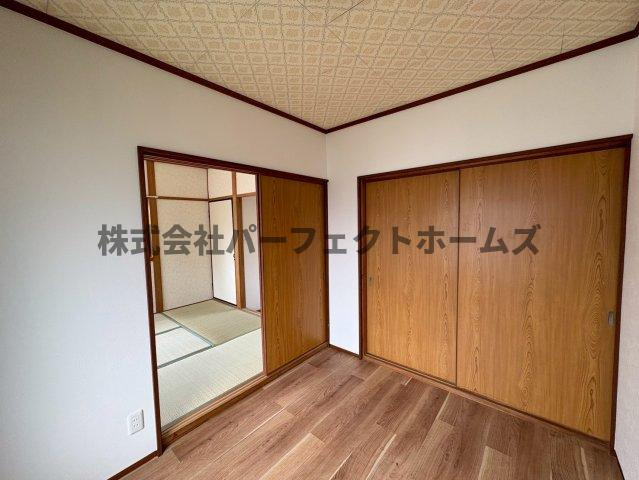 池之宮2丁目戸建　賃貸の洋室|落ち着いた色調の洋室です